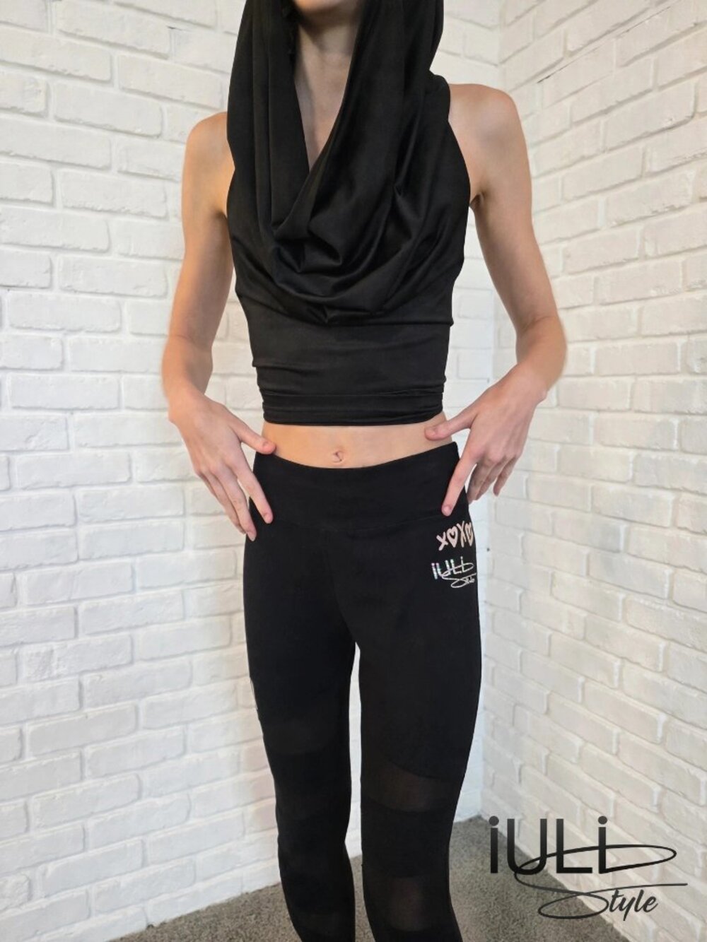 iULi Style Black Hooded Sleeveless Crop Top